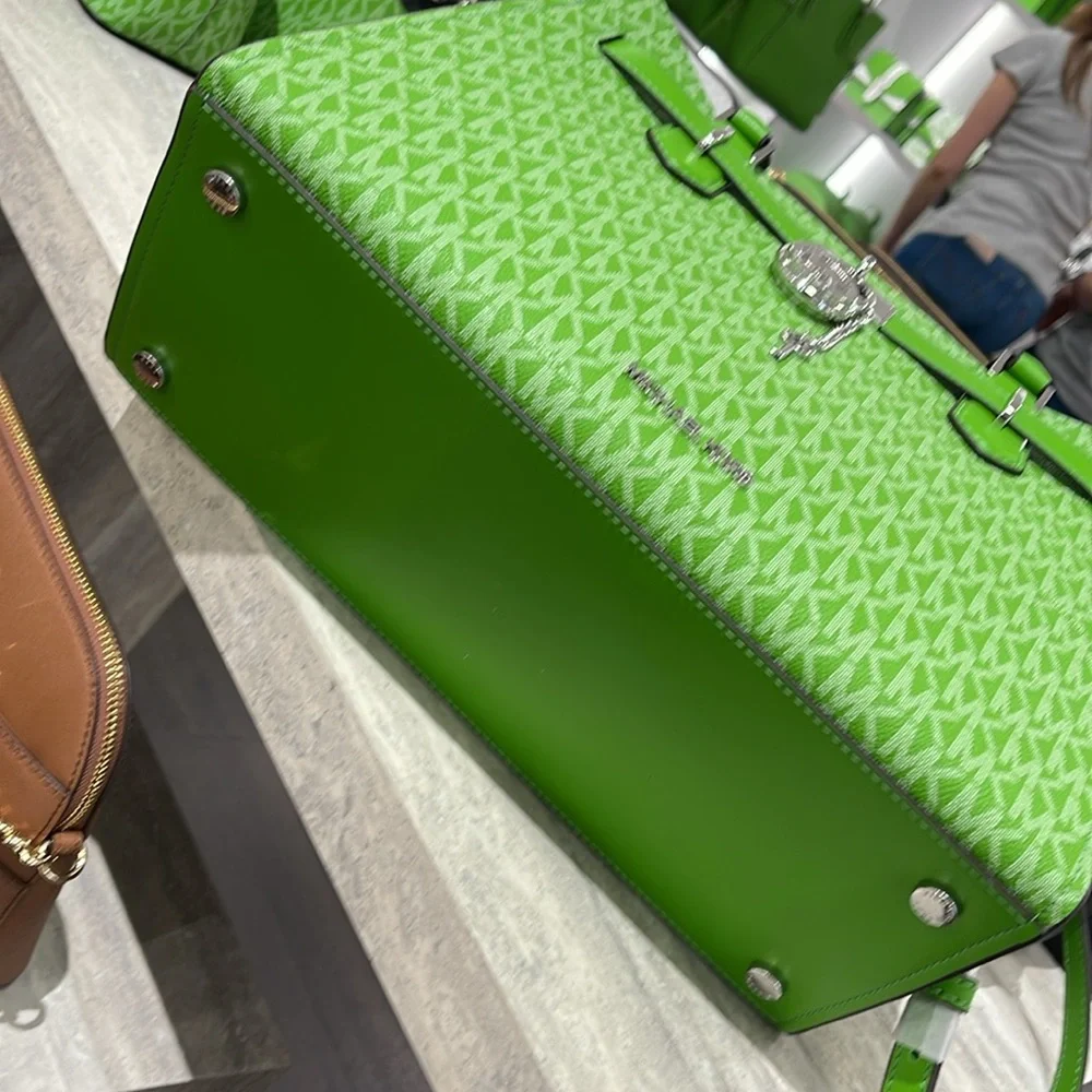 Michael Kors Hamilton Medium Signature Logo Satchel
Jungle Green 
NWT - Picture 6 of 16